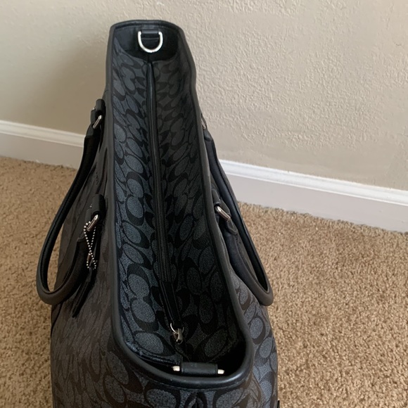 Coach - Picture 5 of 15